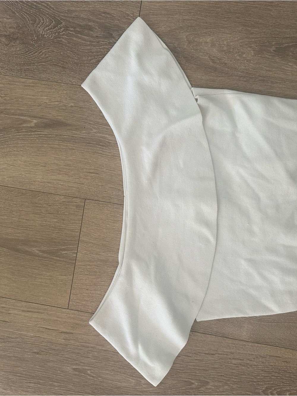 Babaton White Off-the-Shoulder Crop Top